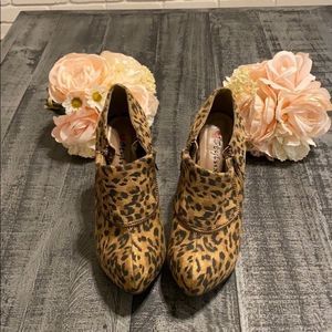 Stylus Cheetah Print Booties